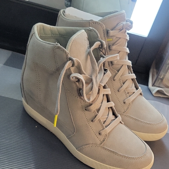 Sorel Women's Light Tan High-Top Sneakers - Picture 1 of 4